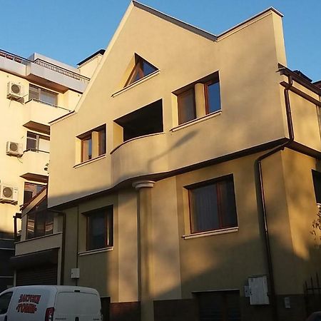 Нощувки Ботеви Shumen Esterno foto