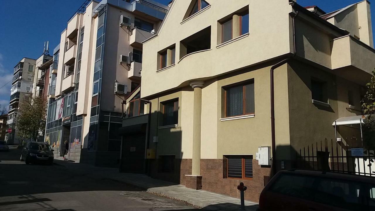 Нощувки Ботеви Shumen Esterno foto