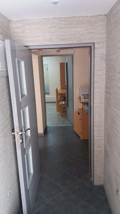 Нощувки Ботеви Shumen Esterno foto